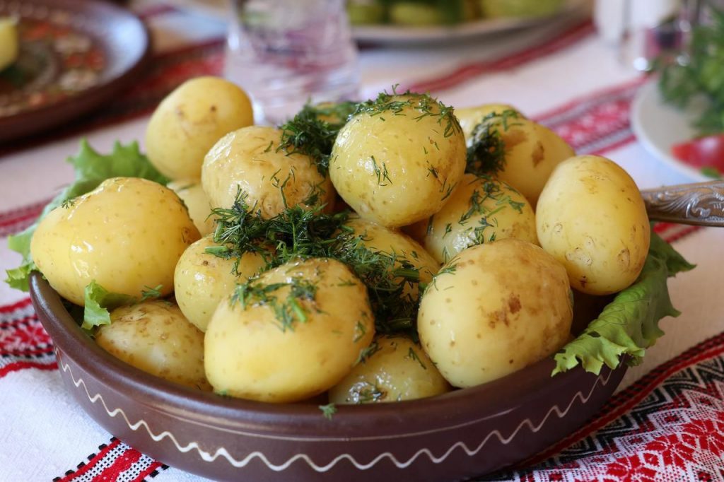 boiled potatoes with fresh dill